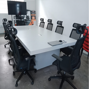 Mesa de Juntas Entamborada en fórmica con Grommet